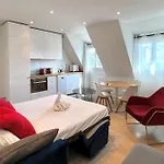 Air Conditioning, Calm & Comfort In The Heart Of Marais Appartement *