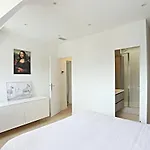 Air Conditioning, Calm & Comfort In The Heart Of Marais Appartement