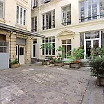 Appartement Air Conditioning, Calm & Comfort In The Heart Of Marais Paris