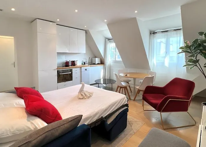 Air Conditioning, Calm & Comfort In The Heart Of Marais Daire *